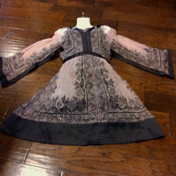 Cache Dress - Picture 1 of 3